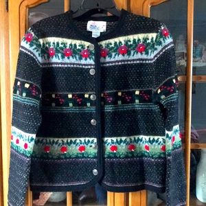 New vintage beautiful wool sweater ! Hard to find 💯 percent wool sweaters 💗